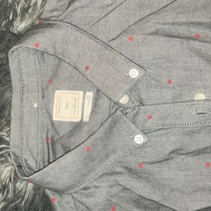 GAP Fitted Boyfriend Button Up Shirt Chambray with Red Polka Dots - sz L